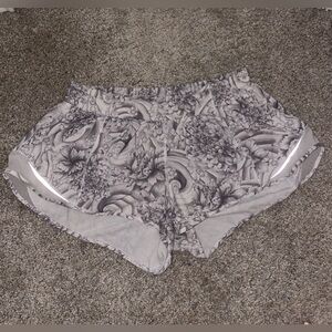 Lululemon Hotty Hot Shorts - Size 10 2.5” - White Floral Print